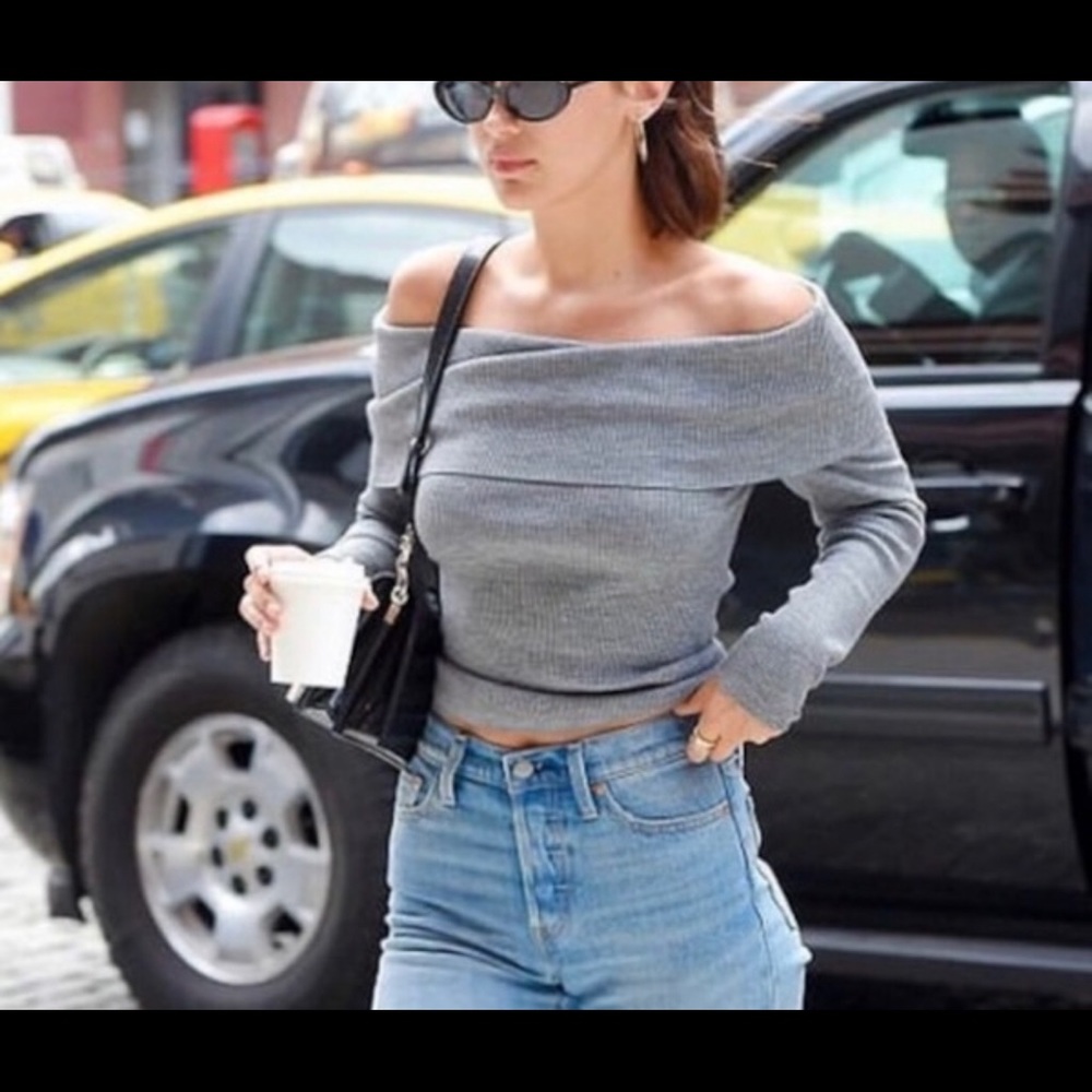 Aritzia Wilfred Croquis Knit Off Shoulder Sweater